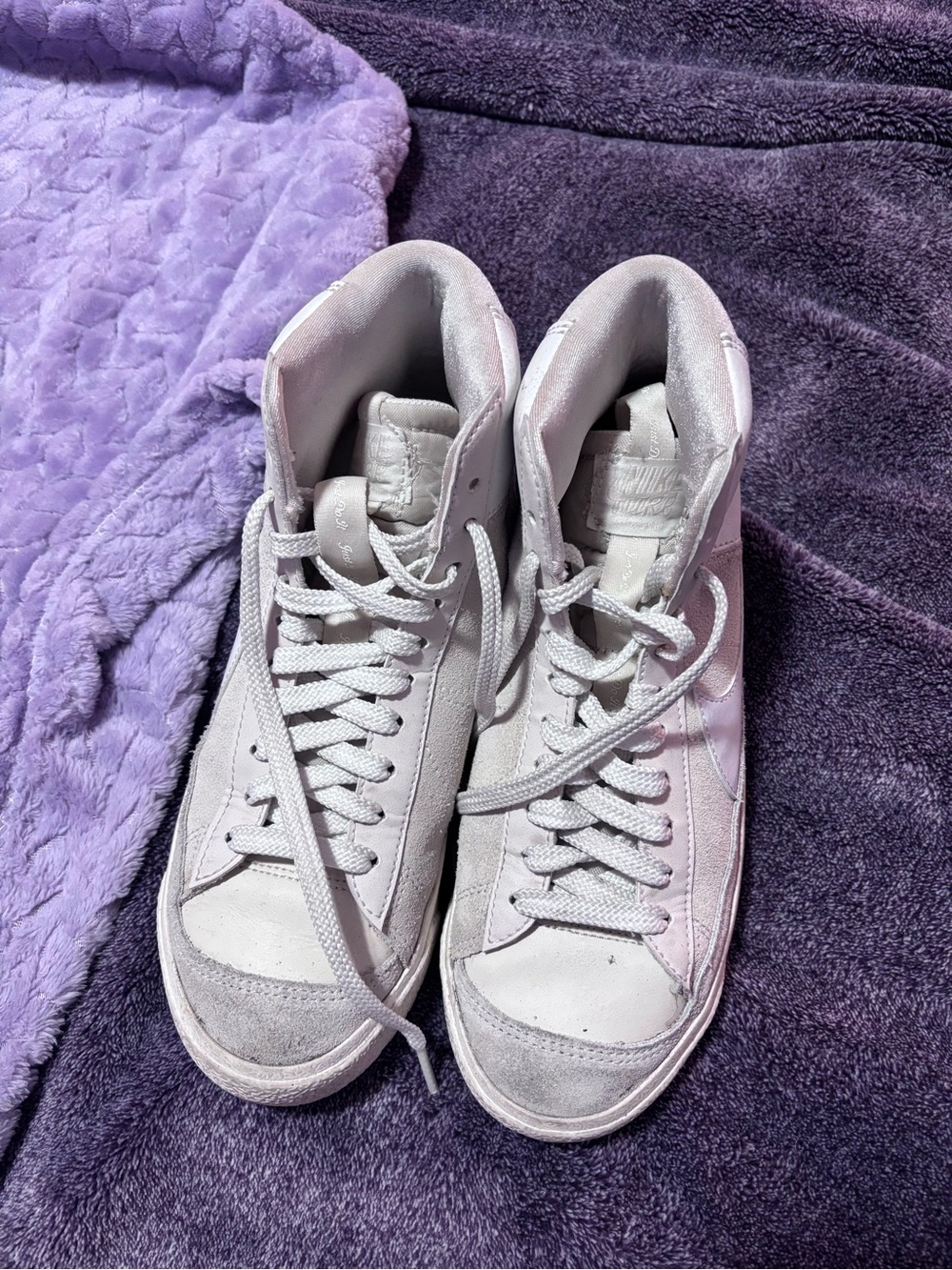 Womenโs White Nike Blazers